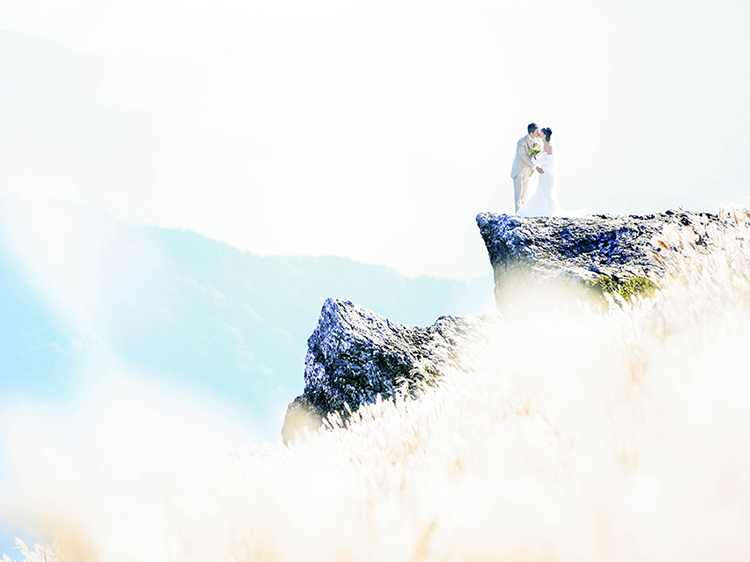 DE & Co. Decollte Wedding Photography in Japan. A Japanese Wedding Photo Studio. | 德可莉日本專業婚紗攝影 | Osaka | 大阪 | Waltz with Highland | 高原上的華爾茲