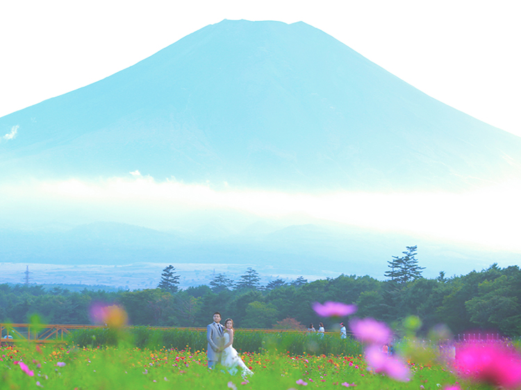 DE & Co. Decollte Wedding Photography in Japan. A Japanese Wedding Photo Studio. | 德可莉日本專業婚紗攝影 | Mt. Fuji | 富士山 | A Fairy-tale | 童話愛情